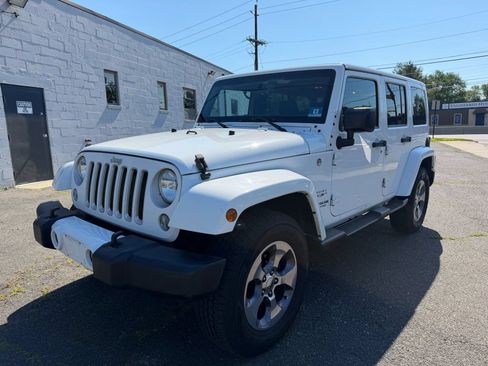 Used 2016 Jeep Wrangler Unlimited Sahara w/ Connectivity Group AWD/4WD image 2