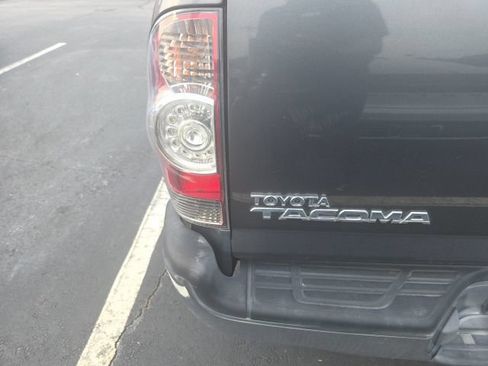 Used 2014 Toyota Tacoma PreRunner w/ SR5 Package RWD image 9