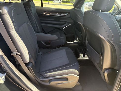 Used 2022 Jeep Grand Cherokee L Laredo w/ Luxury Tech Group I AWD/4WD image 17