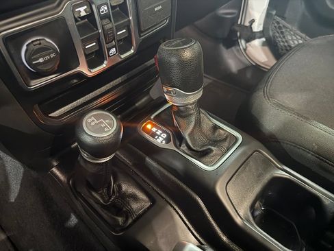 Used 2022 Jeep Gladiator Sport AWD/4WD image 29