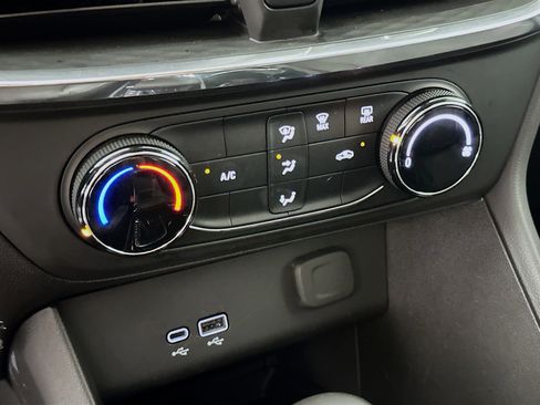 Used 2025 Buick Encore GX Preferred image 23