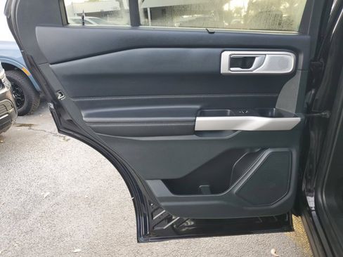 Used 2023 Ford Explorer Limited w/ Limited Technology Package image 13