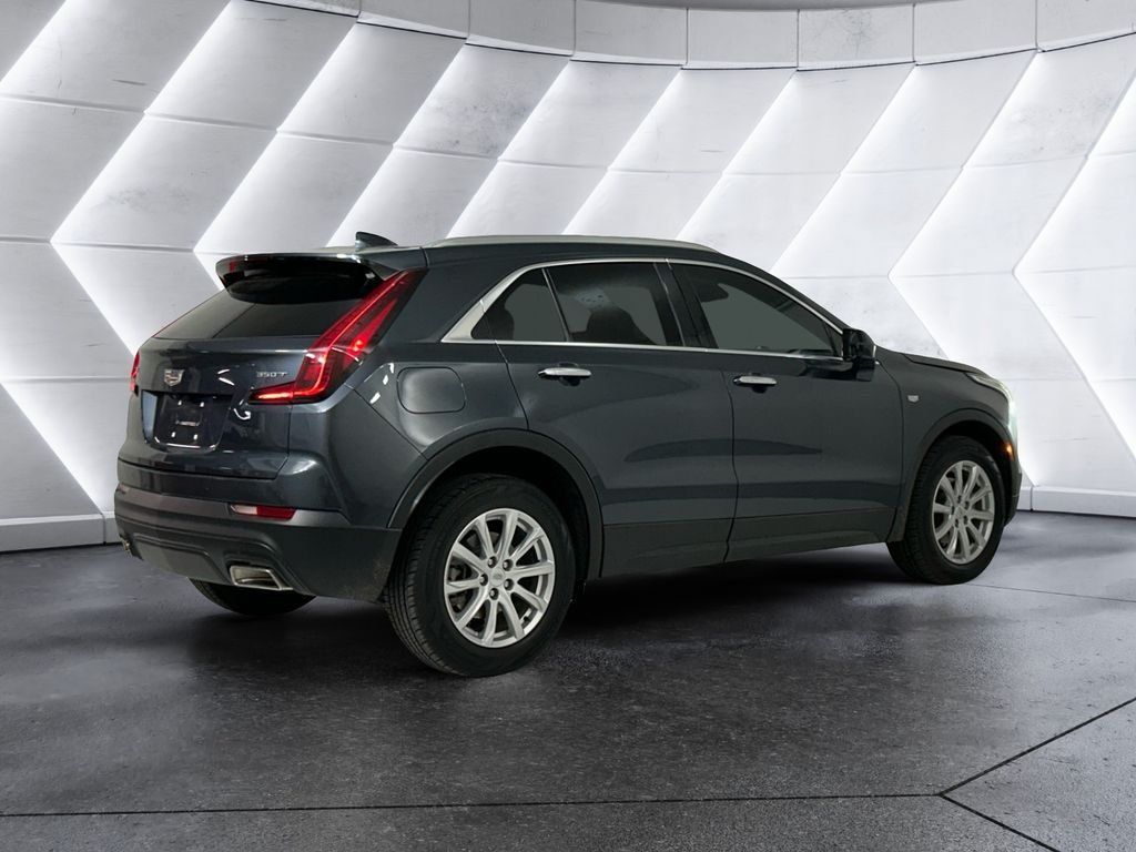 Used 2021 Cadillac XT4 Luxury w/ Cold Weather Package FWD image 4