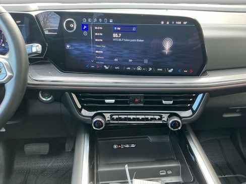 Used 2025 Chevrolet Suburban RST w/ RST Capability Package image 13