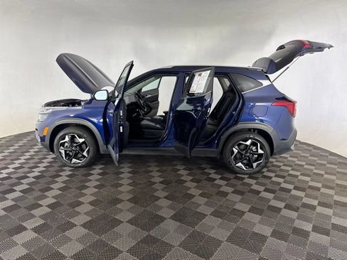 Certified 2024 Kia Seltos EX AWD/4WD image 11