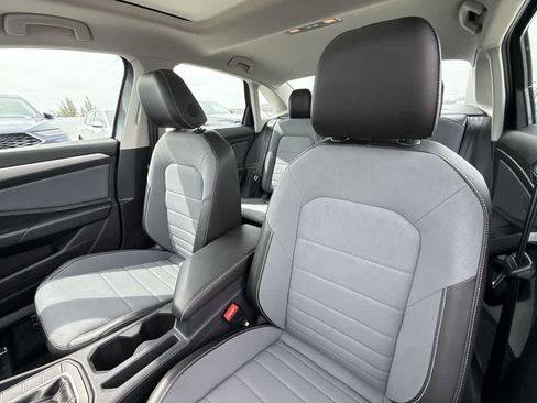 Used 2025 Volkswagen Jetta SE FWD image 14