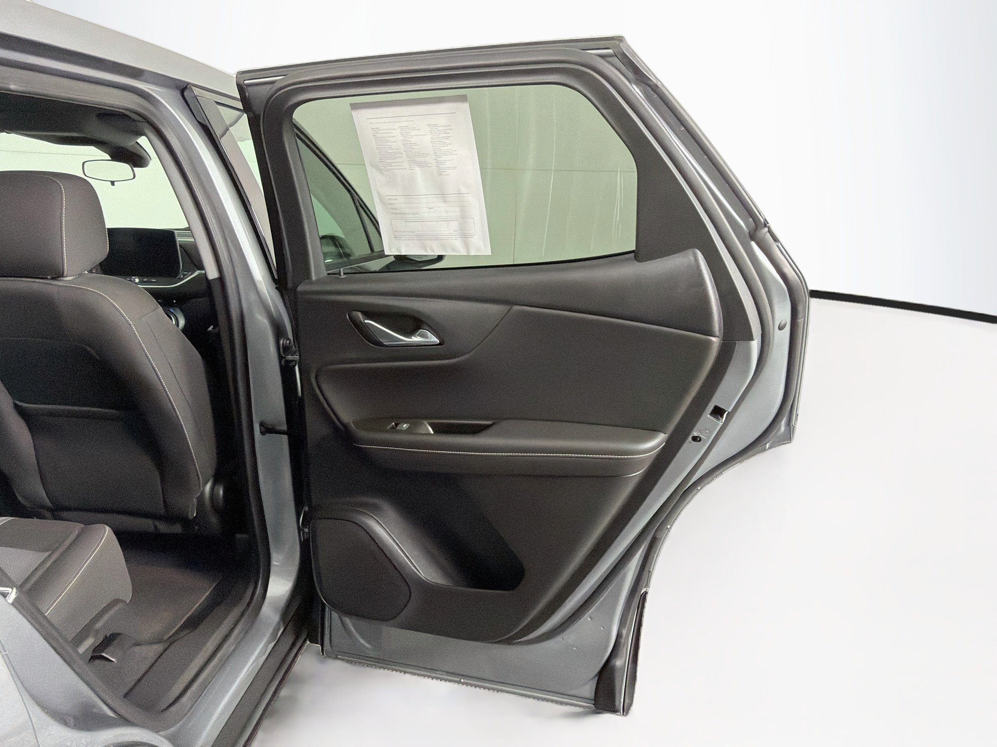 Used 2025 Chevrolet Blazer LT FWD image 29