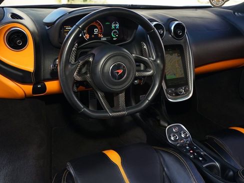 Used 2018 McLaren 570S Spider image 12