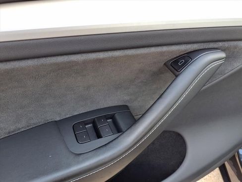 Used 2025 Tesla Model Y Long Range RWD image 24
