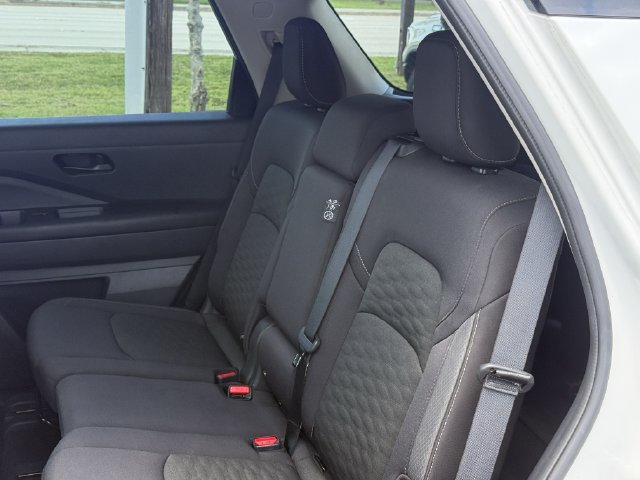 Used 2024 Nissan Pathfinder SV FWD image 29