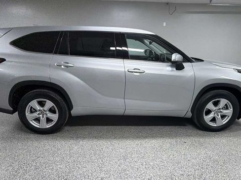 Used 2021 Toyota Highlander LE FWD image 2