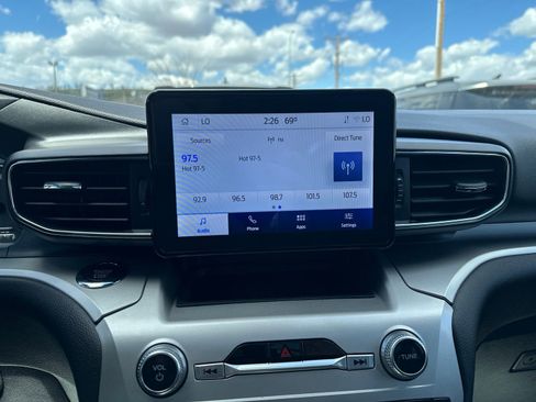 Used 2022 Ford Explorer XLT w/ Equipment Group 202A AWD/4WD image 54