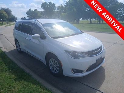 Used 2018 Chrysler Pacifica Touring-L w/ Advanced Safetytec Group