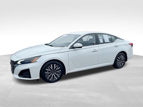 Used 2023 Nissan Altima 2.5 SV FWD image 4