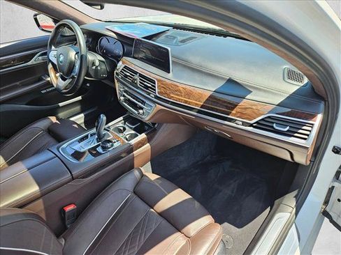 Used 2018 BMW 740i RWD image 21