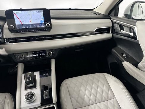 Used 2023 Mitsubishi Outlander SEL AWD/4WD image 25