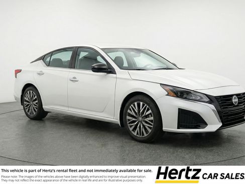 Used 2025 Nissan Altima 2.5 SV FWD image 1