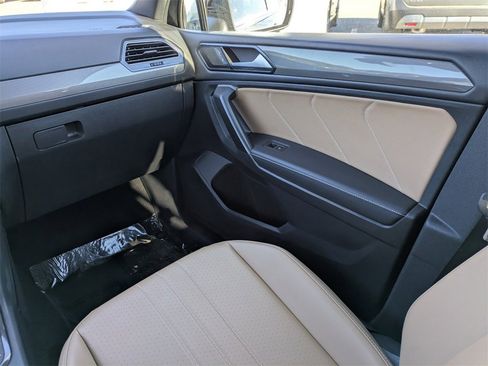 Used 2024 Volkswagen Tiguan SE image 20