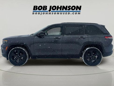 Used 2024 Jeep Grand Cherokee Limited w/ Black Appearance Package image 7