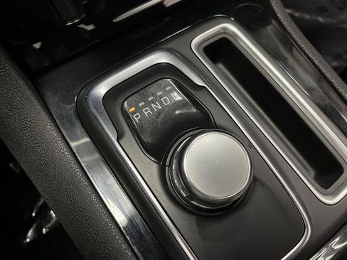 Used 2023 Chrysler 300 Touring w/ Sport Appearance Package image 19