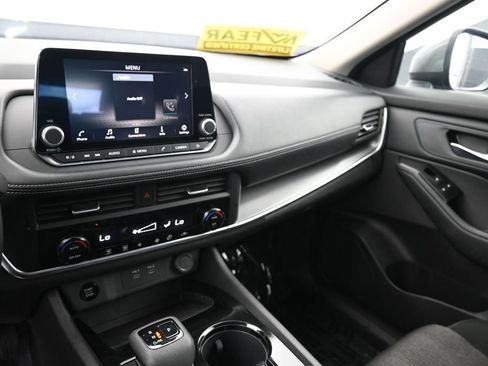 Used 2025 Nissan Rogue SV FWD image 21