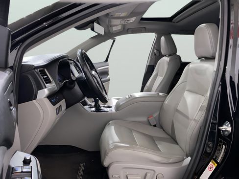 Used 2018 Toyota Highlander XLE image 15