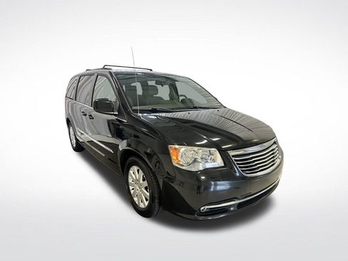 Used 2016 Chrysler Town & Country Touring FWD image 23