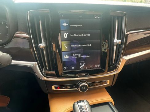 Used 2017 Volvo S90 T6 Momentum w/ Vision Package image 21