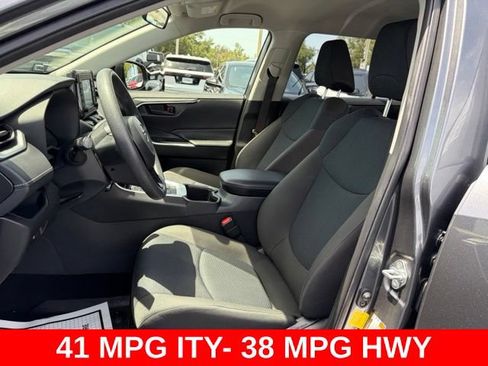 Used 2022 Toyota RAV4 LE AWD/4WD image 14