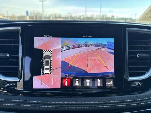 Used 2023 Chrysler Pacifica Limited w/ S Appearance Package AWD/4WD image 19