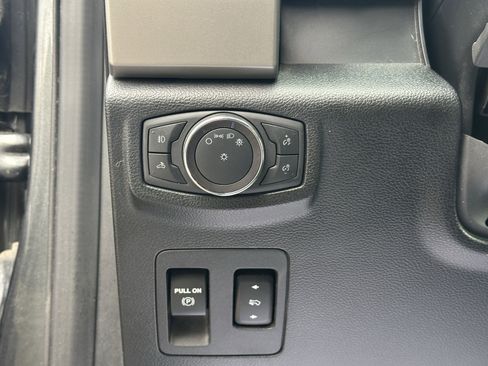 Used 2020 Ford F150 Lariat w/ Trailer Tow Package image 24