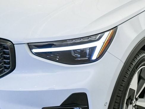 Certified 2026 Volvo XC40 B5 Plus w/ Protection Package Premier image 9