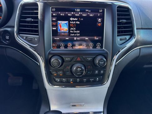 Used 2018 Jeep Grand Cherokee Limited image 9