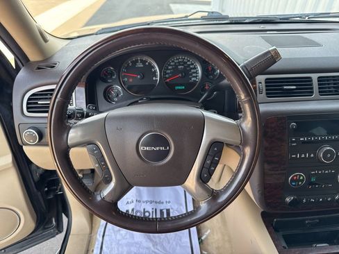 Used 2008 GMC Yukon XL Denali image 16