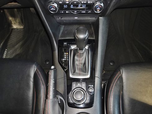 Used 2014 MAZDA MAZDA3 s Touring FWD image 38