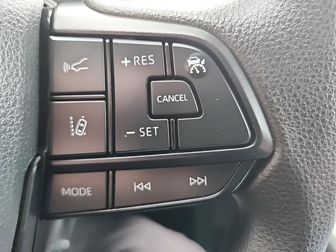 Used 2025 Toyota Sienna LE image 47