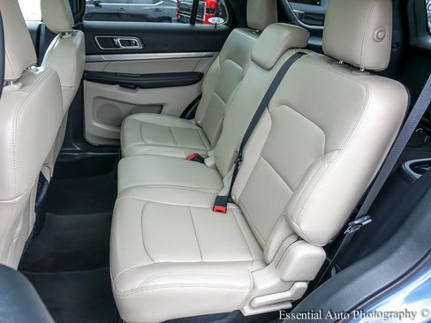 Used 2019 Ford Explorer XLT w/ Equipment Group 202A AWD/4WD image 10