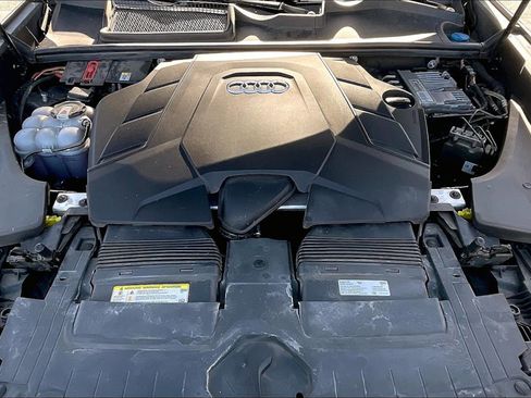 Used 2019 Audi Q8 Premium image 10