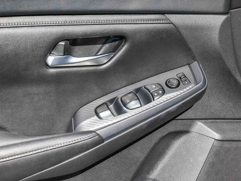 Used 2024 Nissan Sentra SV FWD image 23