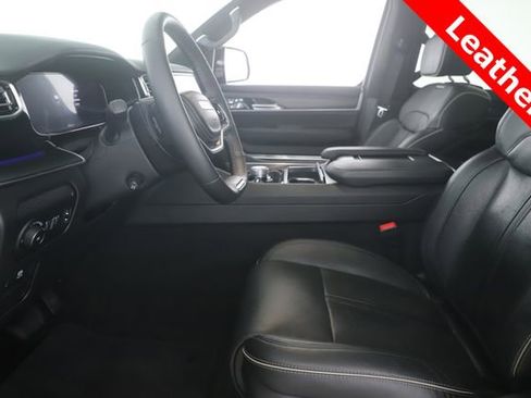 Used 2025 Jeep Grand Wagoneer Series II Obsidian w/ Quick Order Packagew 28T image 17