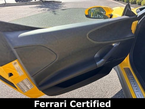 Used 2022 Ferrari SF90 Spider image 18