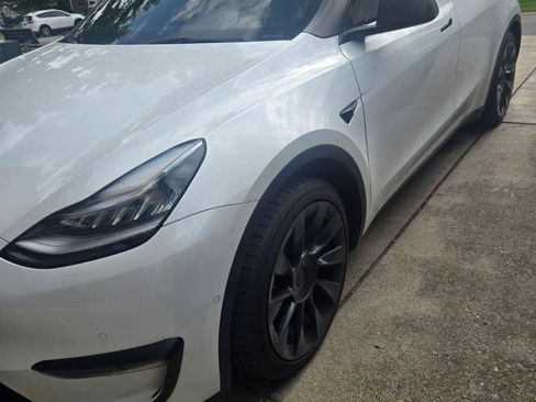 Used 2022 Tesla Model Y Long Range AWD/4WD image 2