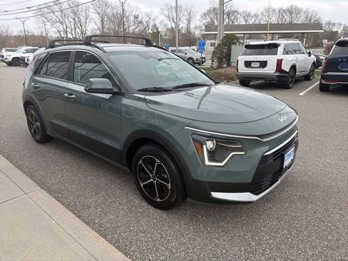 Used 2023 Kia Niro EX w/ EX Cold Weather Package FWD image 3
