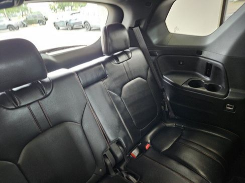 Used 2025 Honda Pilot TrailSport image 11