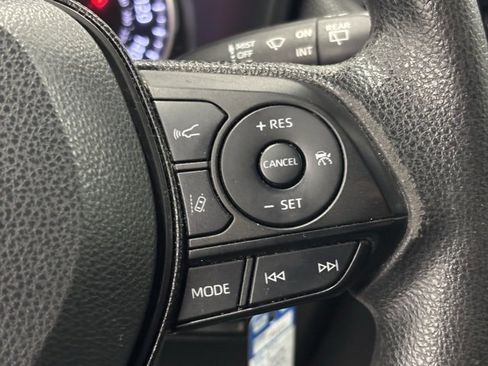 Used 2021 Toyota RAV4 LE image 17