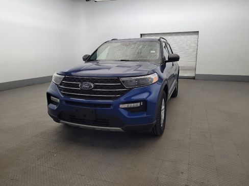 Used 2021 Ford Explorer XLT w/ Equipment Group 202A AWD/4WD image 15