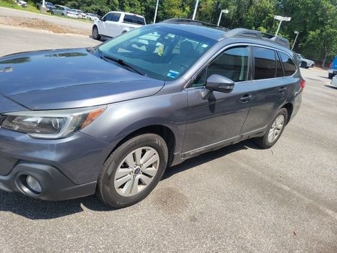 Used 2019 Subaru Outback 2.5i Premium AWD/4WD image 1
