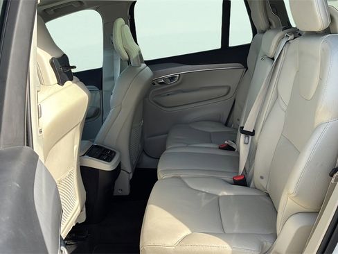 Used 2022 Volvo XC90 T5 Momentum image 15