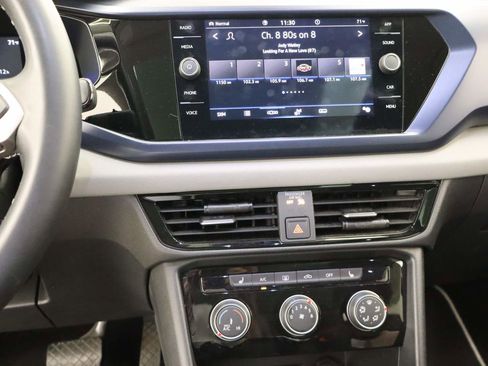 Used 2023 Volkswagen Taos SE w/ Panoramic Sunroof Package image 9