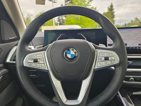 Used 2025 BMW X7 xDrive40i AWD/4WD image 24